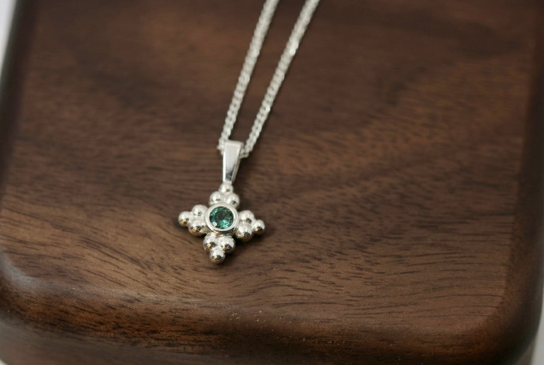 Granule Flower Montana Sapphire Pendant