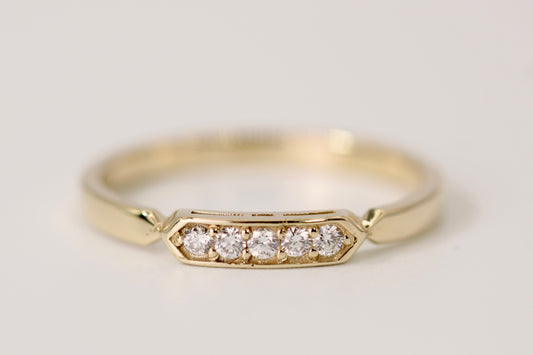 Jeneva Ring - 5 Diamond Gold Band