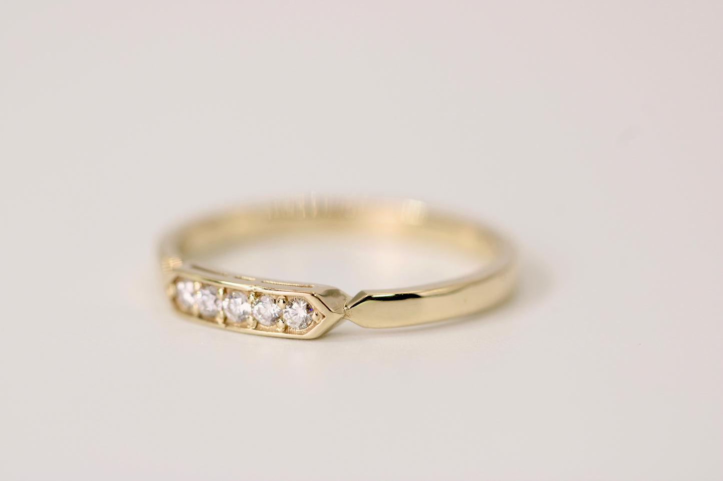 Jeneva Ring - 5 Diamond Gold Band