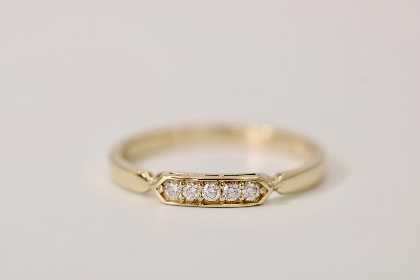 Jeneva Ring - 5 Diamond Gold Band