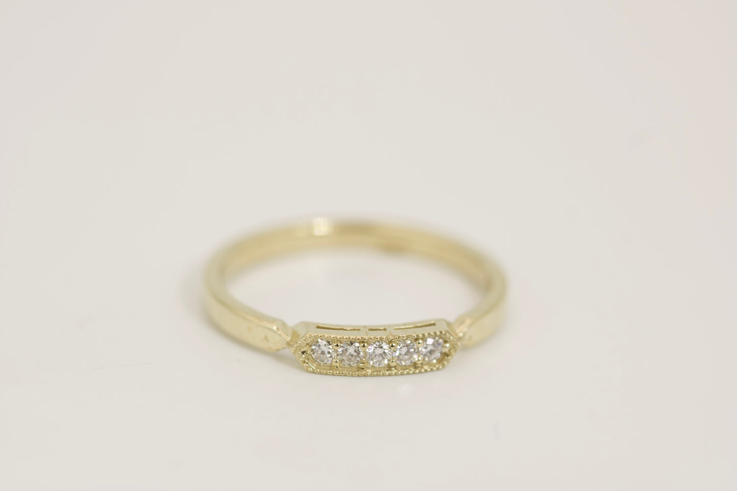 Jeneva Ring - 5 Diamond Gold Band