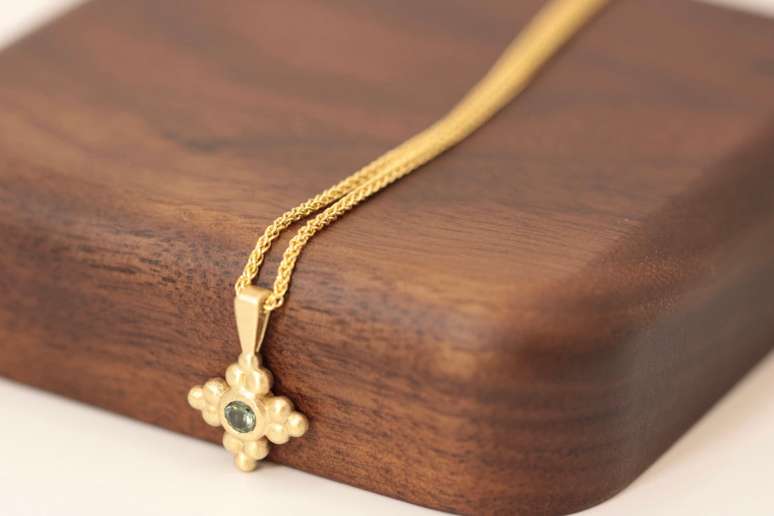 Granule Flower Montana Sapphire Pendant